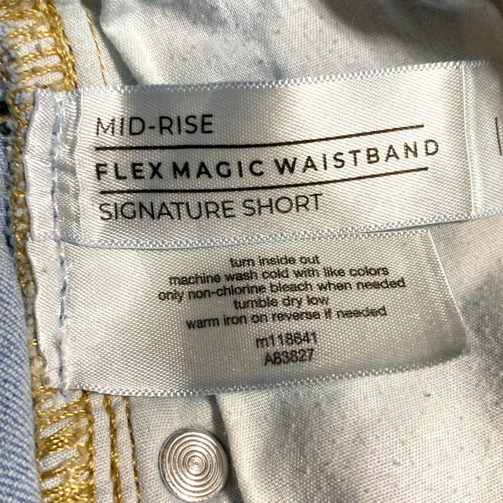 Lane Bryant Mid Rise Flex Magic Waistband Signature Short - Picture 5 of 6